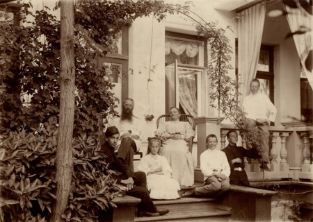 Family P.N. Konovalov during a holiday at the dacha (in Tarakanovo), 1890. Creator: Unknown.
