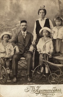 Tatar family of an employee of the office of Irkutsk merchants Shafigulins G.M. Muratov..., 1915. Creator: N. Z. Lustenberg.