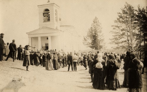 Waiting for the religious procession on Easter week (Bright Week) at the Znamensky..., 1913-14. Creator: S. Ia. Mamontov.