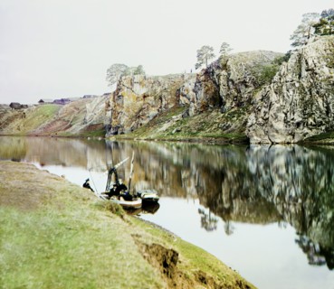 Upper Georgievskii Rock and a general view of the settlement of Utka, Chusovaya River, 1912. Creator: Sergey Mikhaylovich Prokudin-Gorsky.