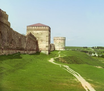 Smolensk: Fortress wall, 1912. Creator: Sergey Mikhaylovich Prokudin-Gorsky.