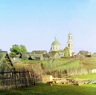Church in Sterzh near the village of Novinka. St. Vladimir's (Peter and Paul) church, 1910. Creator: Sergey Mikhaylovich Prokudin-Gorsky.