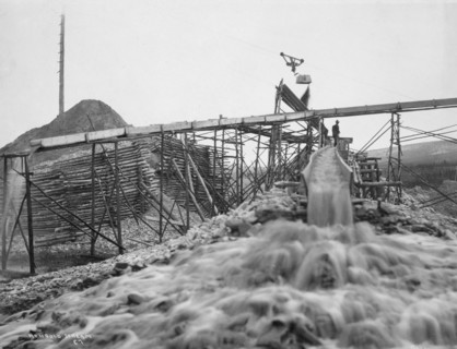 Washing gold, 1916. Creator: Unknown.