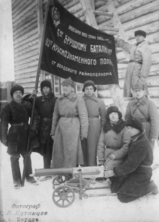 The banner of the Berdsk regional executive committee is held by the soldiers of the 3rd..., 1928. Creator: GP Putintsev.