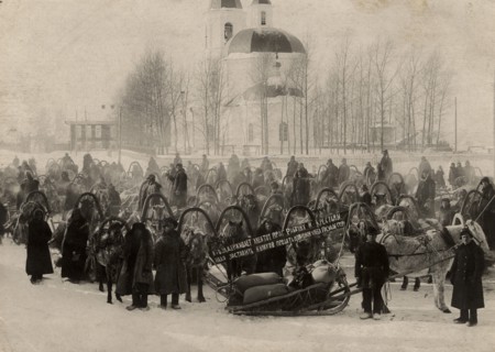 Red convoy with bread against the backdrop of the Sretenskaya Church, 1920-1929. Creator: Unknown.