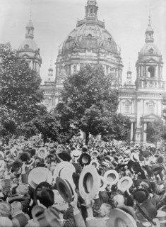 Berlin, cheering declaration of war, Aug 1914. Creator: Bain News Service.