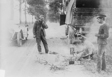 English soldiers cooking on the march, 16 Oct 1914. Creator: Bain News Service.