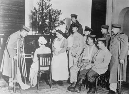 Berlin, Christmas in soldier's hospital, between 1914 and c1915. Creator: Bain News Service.