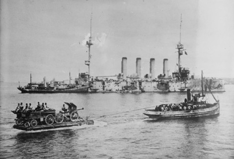 Landing a 155 mm gun at Sedd-ul [i.e., Sedd-el] Bahr, 1915. Creator: Bain News Service.