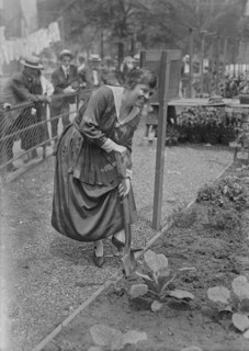 Mabel Garrison, 1917. Creator: Bain News Service.