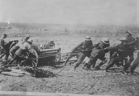 British & captured German Gun near Wytschaete, 10 Jun 1917. Creator: Bain News Service.