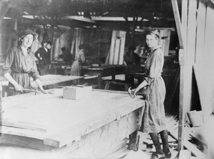 British women carpenters near the front, between c1915 and 1918. Creator: Bain News Service.
