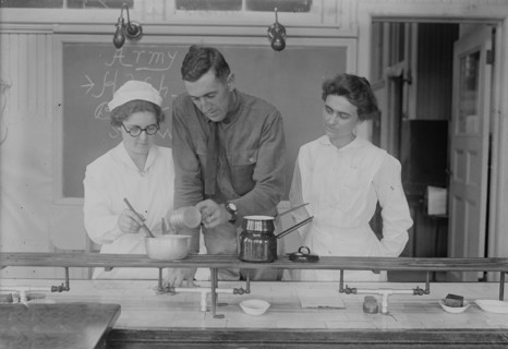 Gladys Kierstead, Emma Hanks [i.e. Hanko], 13 Aug 1917. Creator: Bain News Service.