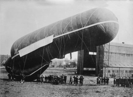 Observation balloon, U.S.A., 9 Dec 1917. Creator: Bain News Service.
