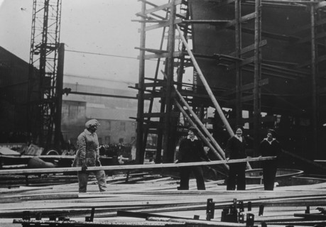 English women in ship yards, between c1915 and 1918. Creator: Bain News Service.