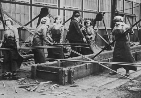English women in shipbuilding yards, between c1915 and c1920. Creator: Bain News Service.