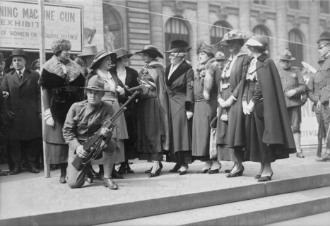 Browning gun, 1918. Creator: Bain News Service.