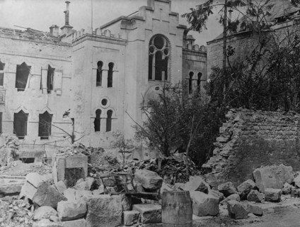 Verdun - Garden & Synagogue near Polboulhot St. [Rue des Fre`res Boulhaut], between c1915 and 1918. Creator: Bain News Service.