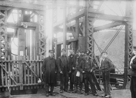 Miners leaving entrance to coal mine near Scranton, PA., 1912. Creator: Bain News Service.