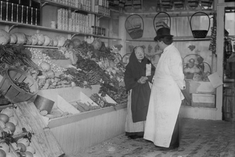 Meat boycott - some vegetables please, NYC market, 1910. Creator: Bain News Service.