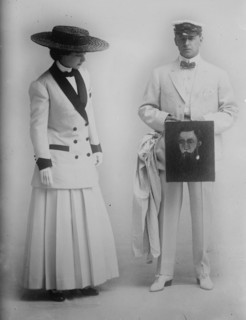 Paula Marr and Wm. Collier holding picture, 1910. Creator: Bain News Service.