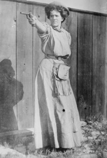 Mrs. Adolph Topperwein. [with gun], between c1910 and c1915. Creator: Bain News Service.