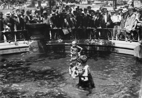 Fountains, Madison Sq. Park on hot day, between c1910 and c1915. Creator: Bain News Service.