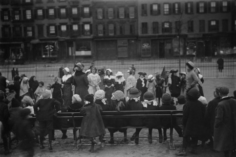 School children's Thanksgiving Games, 11/27/11, 1911. Creator: Bain News Service.