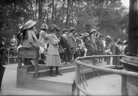 Children at N.Y. Zoo, between c1910 and c1915. Creator: Bain News Service.