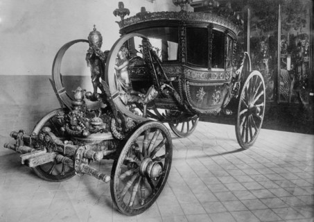 Pope's carriage, between c1910 and c1915. Creator: Bain News Service.