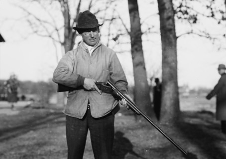J.H. Hendrickson, ex cham[p]ion [guns], between c1910 and c1915. Creator: Bain News Service.