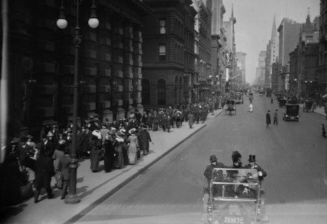 5th Ave. above 42d [i.e., 42nd] St. Sunday, 3/23/13, 1913. Creator: Bain News Service.