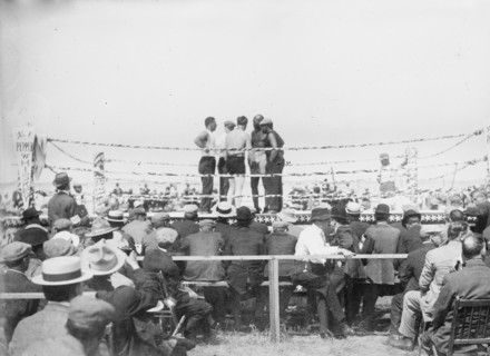 Johnson - Flynn contest, July 4 1912. Creator: Bain News Service.