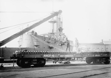 Transfer of 8" shells, League Isl'd., 1913. Creator: Bain News Service.