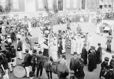Suffrage Paraders, N.Y., between c1910 and c1915. Creator: Bain News Service.