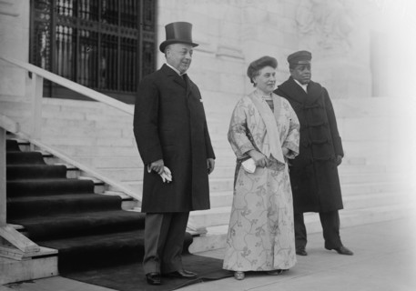 P.C. Knox & wife, 1913. Creator: Bain News Service.