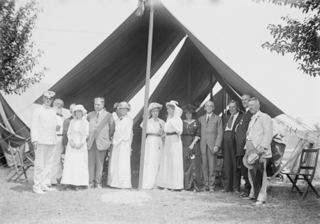 Brigadier General Hunter Liggett & party - Gettysburg, 1913. Creator: Bain News Service.