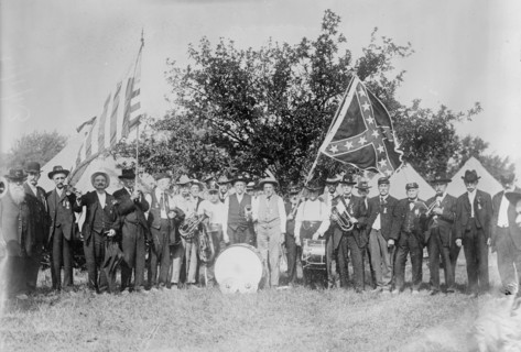 Under blue and gray - Gettysburg, 1913. Creator: Bain News Service.