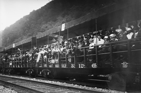 Observation train, Po'keepsie, 1913. Creator: Bain News Service.
