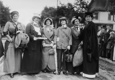 Maude Osbury(?), Mrs. Collins(?), Olive Schultz, Mrs. Sadie Keene, and Mrs. Miller, 1913. Creator: Bain News Service.
