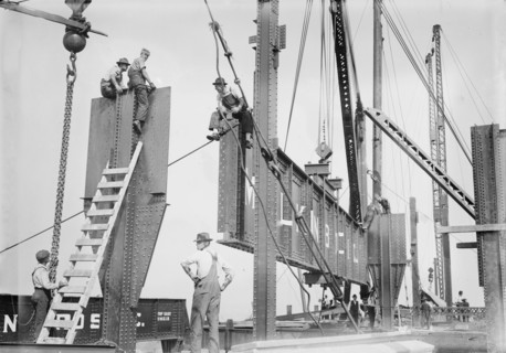 Putting 46 ton girder in place - Cons. Gas Co's Bldg., 1913. Creator: Bain News Service.