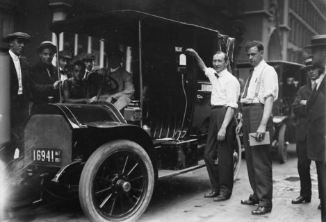 Inspector Walsh condemning taxicab, 1913. Creator: Bain News Service.