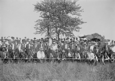 Union Volunteers [i.e., 72nd Pennsylvania Infantry] at Bloody Angle, 1913. Creator: Bain News Service.