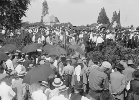 The reunion at "Bloody Angle" - Pickett's men in for[e]ground; Union men lined against wall, 1913. Creator: Bain News Service.