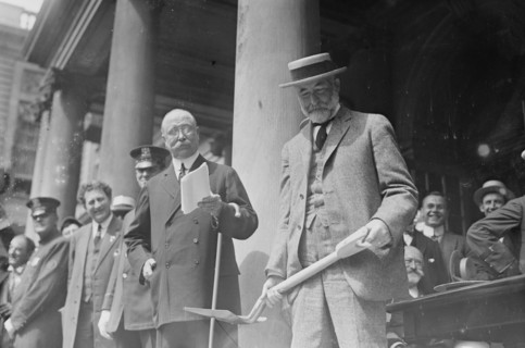 Ross Appleton notifies Gaynor, 1913. Creator: Bain News Service.