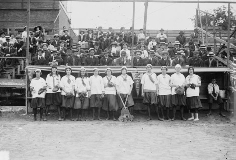 New York Female Giants (baseball), 1913. Creator: Bain News Service.