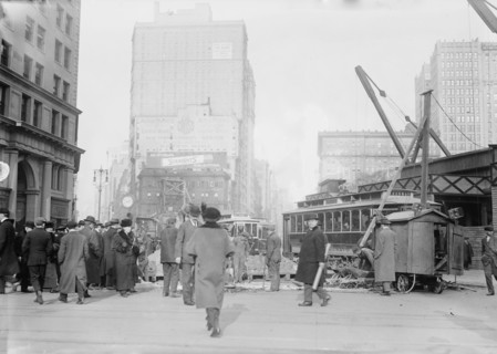 5th Ave. and Broadway, between c1910 and c1915. Creator: Bain News Service.