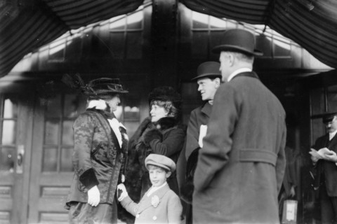 Mrs. C.D. Gibson -- Mrs. W. Astor & son, between c1910 and c1915. Creator: Bain News Service.