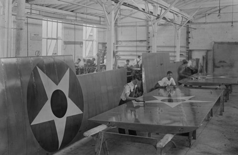 Assembling wings, 1917. Creator: Bain News Service.