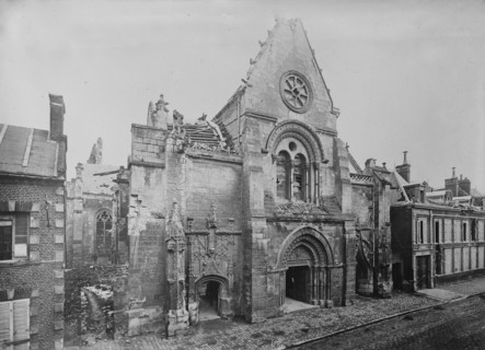 Roye - Facade of Church of St. Pierre, between c1915 and 1918. Creator: Bain News Service.